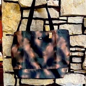 NWT Pink Victoria’s Secret Duffle Bag